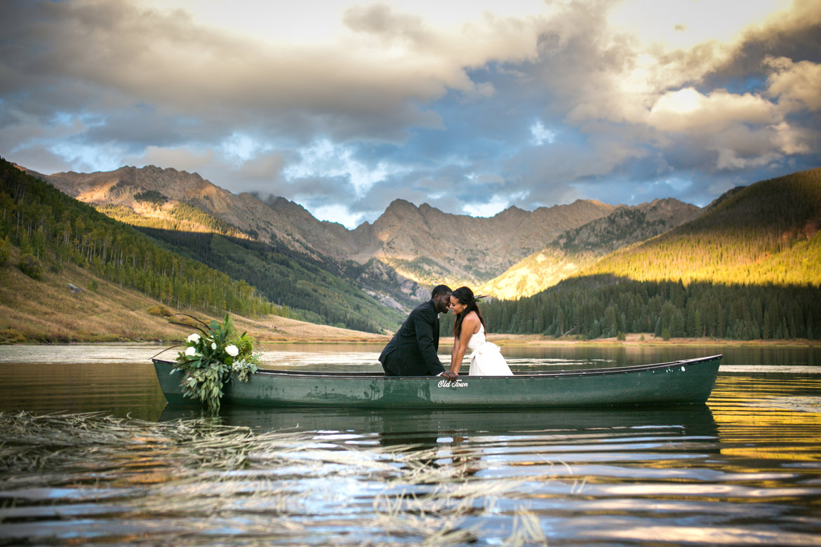 outdoor wedding photo in a boat