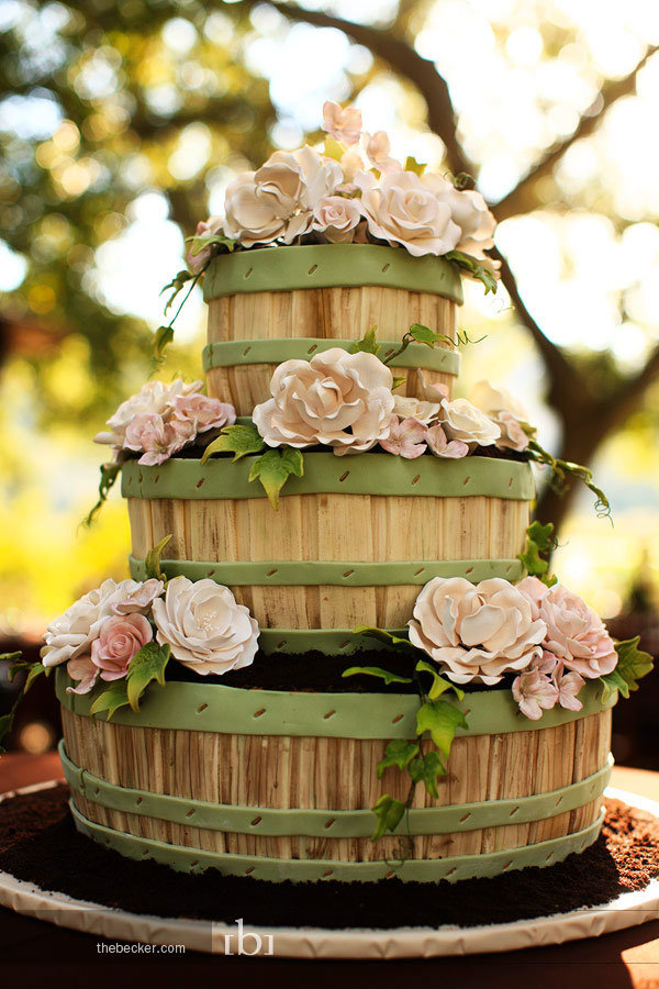 basket inspired wedding cake