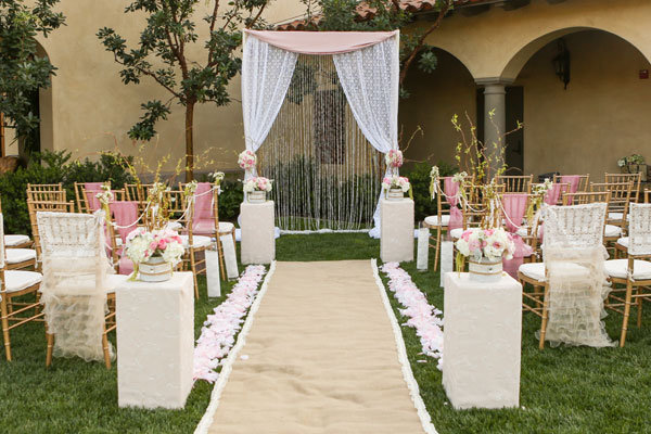 romantic ceremony decor