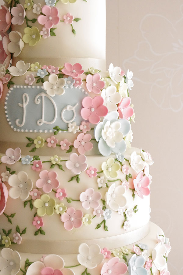 sweet floral wedding cake