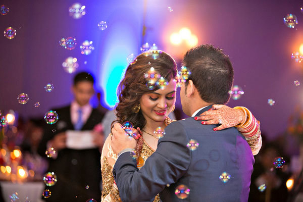 whimsical-first-dance-bubbles-blue-marti