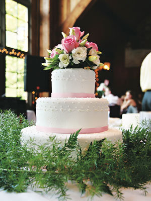 white cake roses