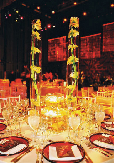 an East Coast wedding's stylish take on traditional table arrangements