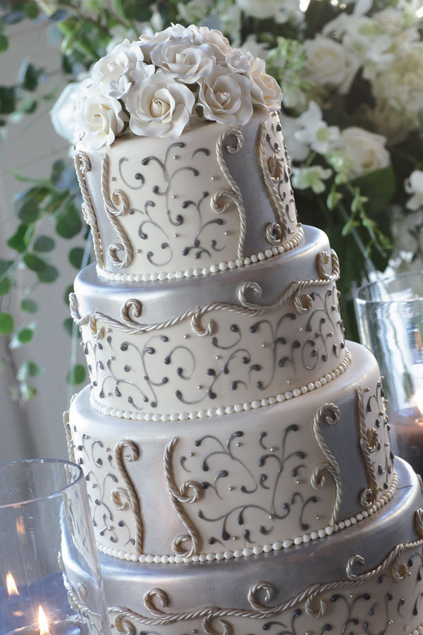  We used silver and opal dust all over the cake so it was very shiny