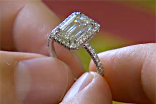 Win the heart of your darling by gifting her heart shape diamond jewelry Win the heart of your darling by gifting her heart shape diamond jewelry