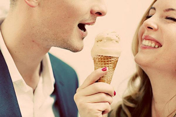 couple eating an ice cream cone