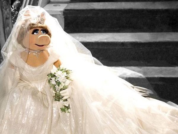 miss piggy wedding dress