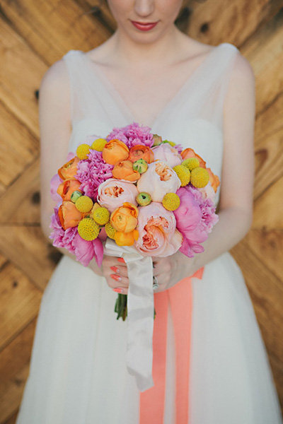 bold spring wedding bouquet