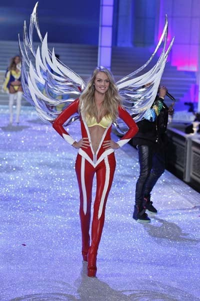 Fantasy Fashion Show on Victoria Secret Fashion Show   Wedding Planning  Ideas   Etiquette