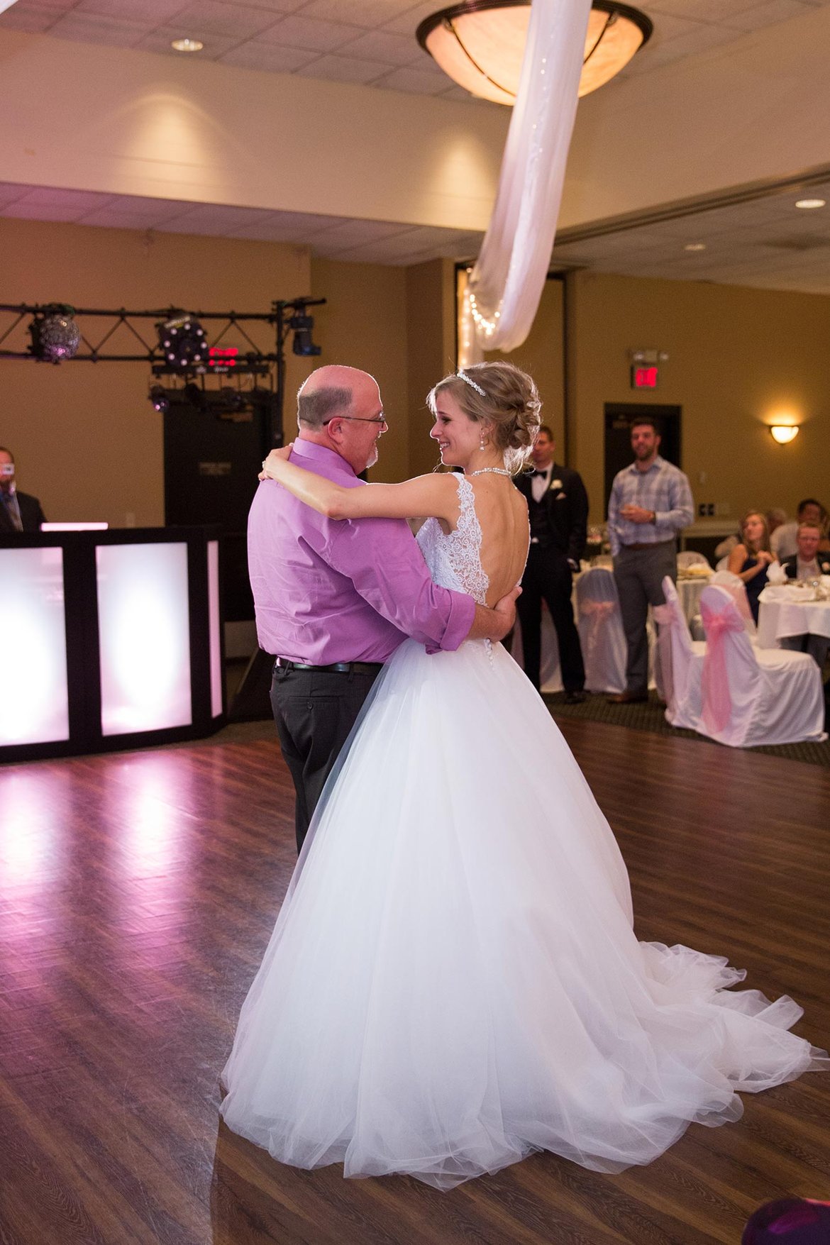 bride shares wedding dance with organ donor