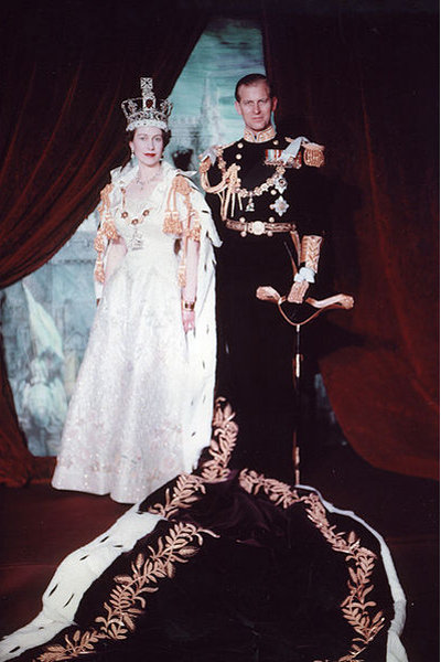 queen elizabeth broken tiara wedding morning