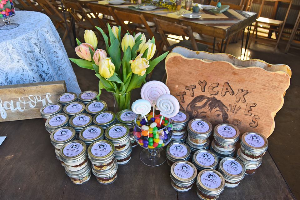 cupcake in a jar wedding favor fattycakes