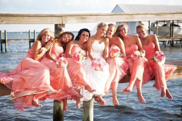 10+ Tips for Fun Bridal Party Pictures - Photography Blog Tips - ISO 1200  Magazine