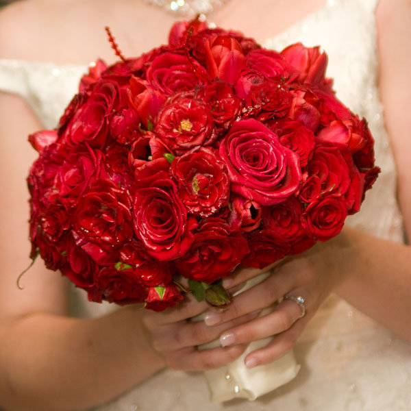 Red wedding dress bouquets