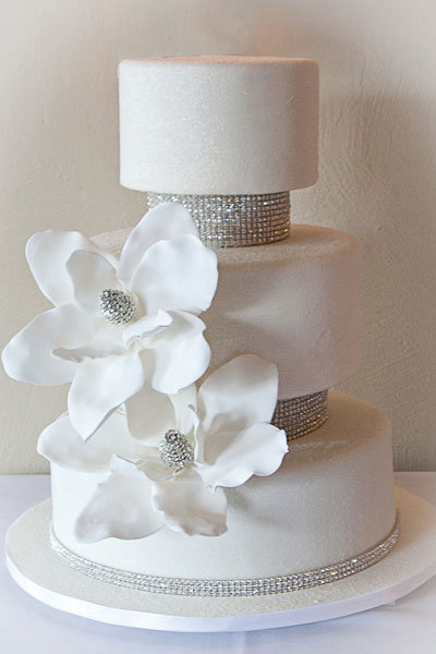 Magnolia flower wedding cake