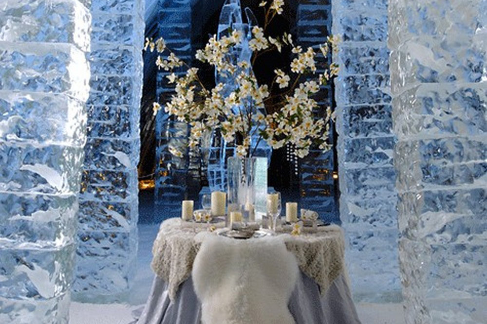 beautiful Winter themed centerpiece  Winter wonderland centerpieces,  Wedding themes winter, Winter centerpieces