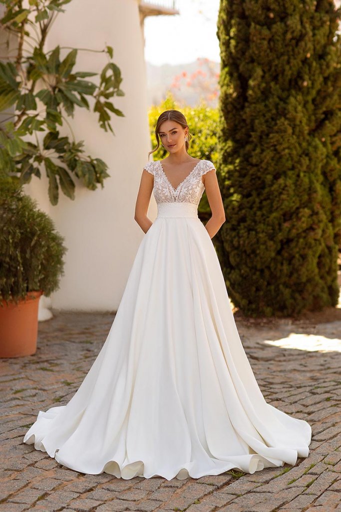 Monica Loretti, Style 8239A