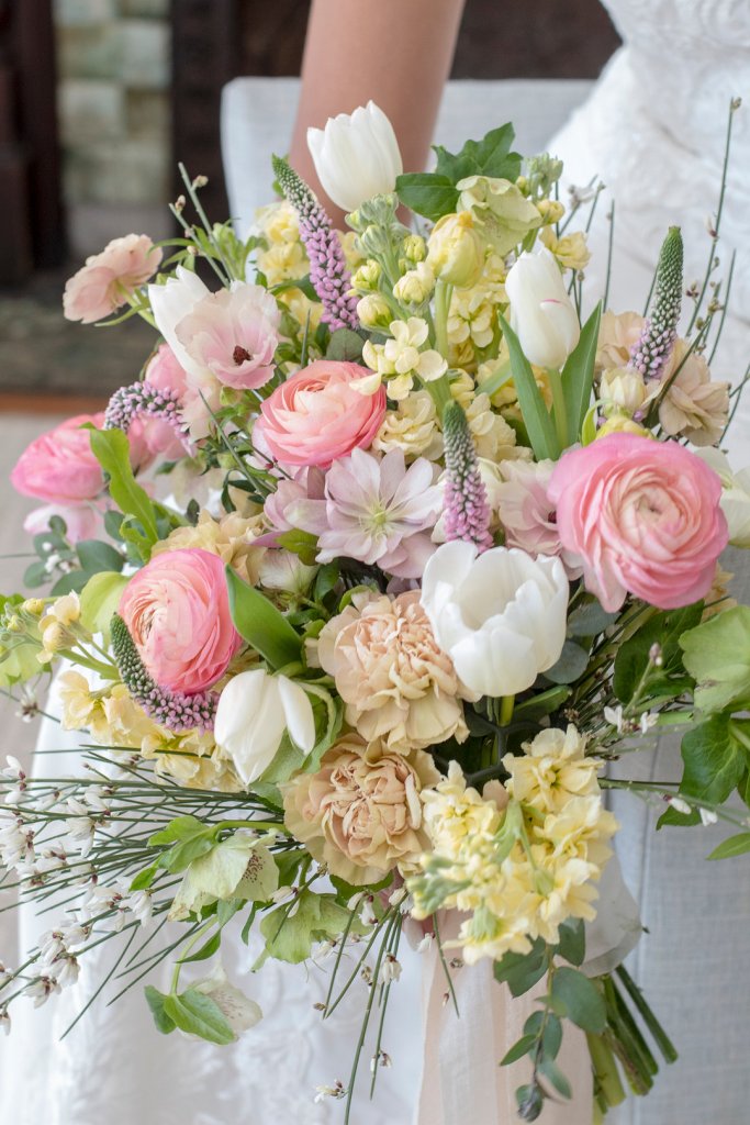 Summer bridal bouquet