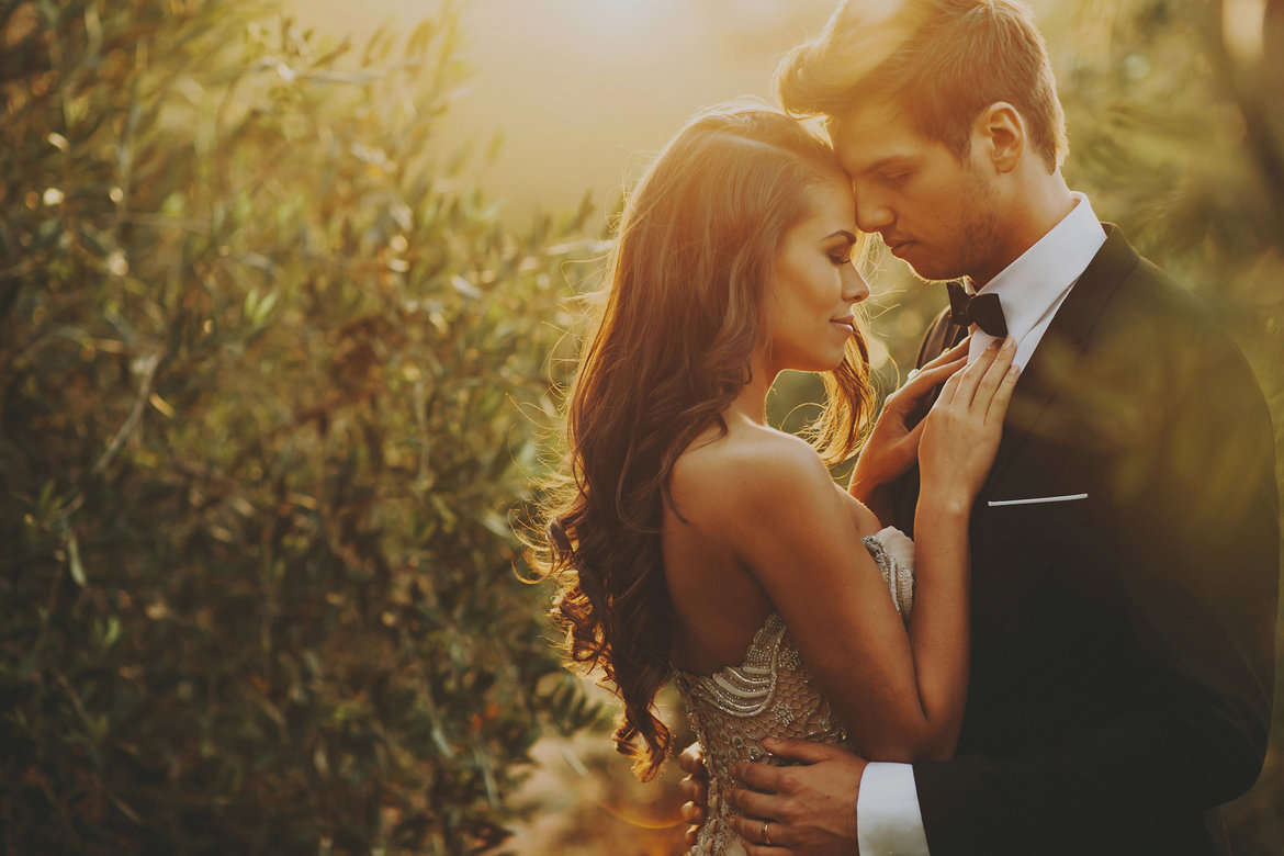 gorgeous bride and groom wedding photo