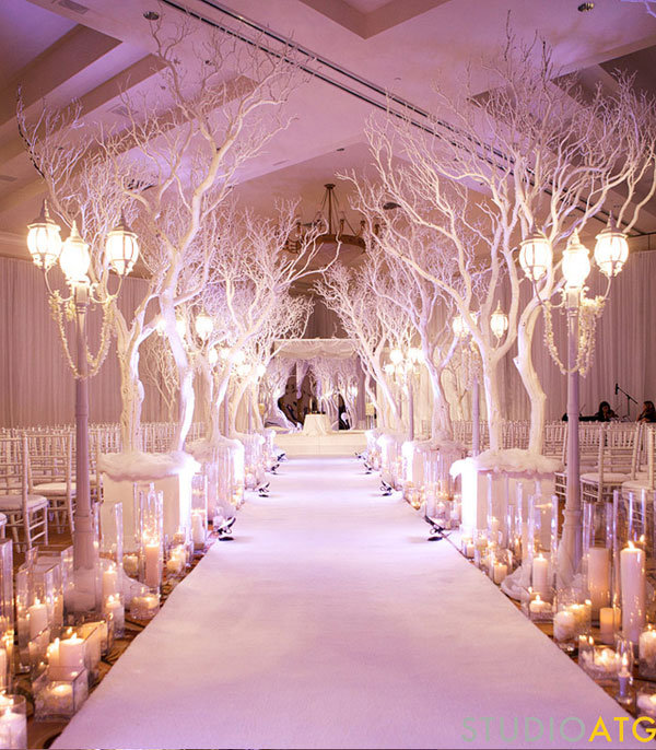 dreamy winter wedding ceremony