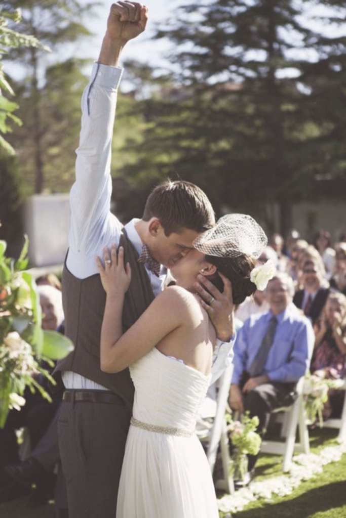 wedding ceremony kiss