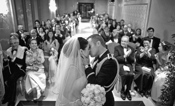 wedding ceremony first kiss