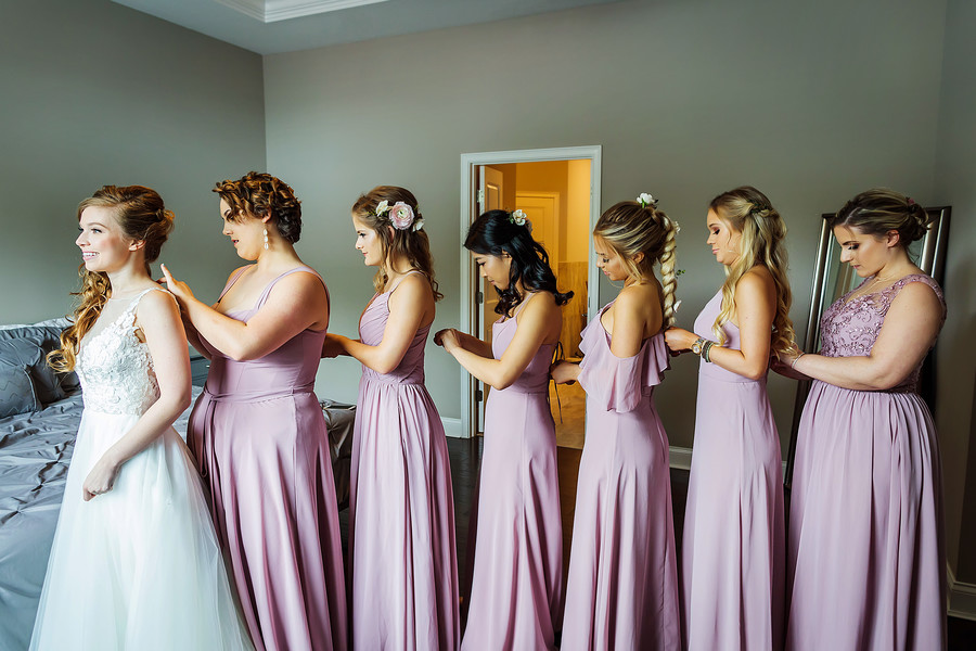 Wedding photo getting ready with the bridesmaids
