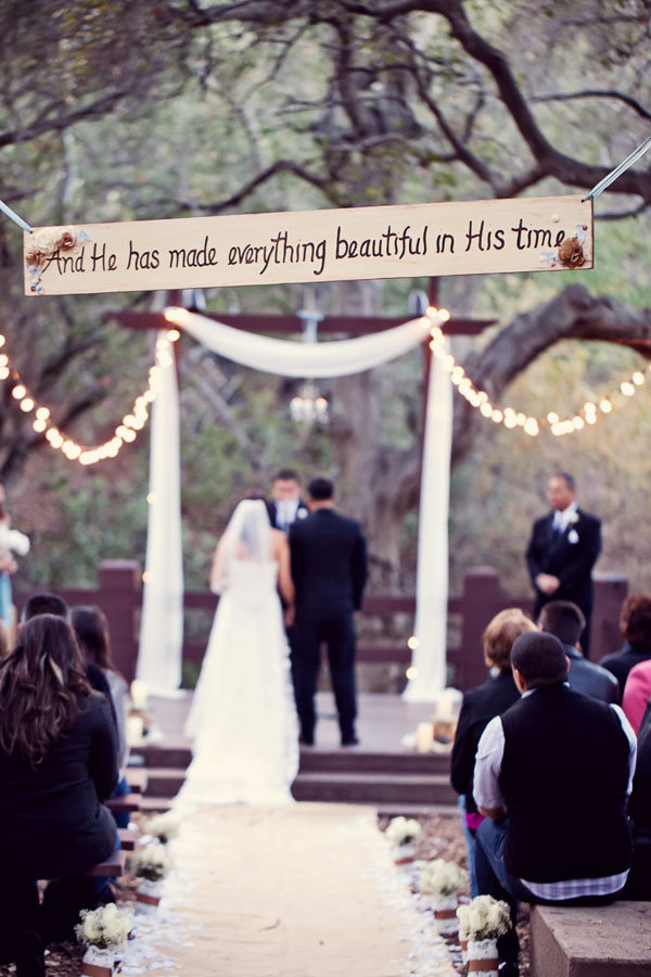 display a meaningful quote above your ceremony aisle