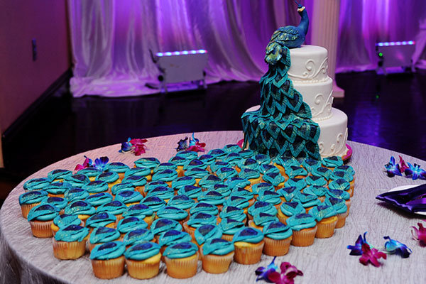 peacock wedding cake and cupcakes