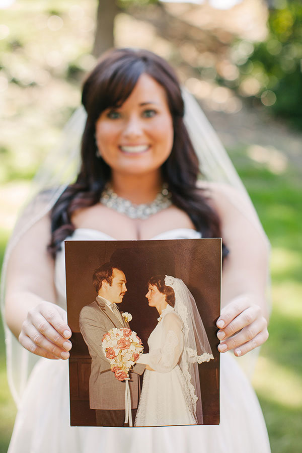 bride holding parents wedding photo