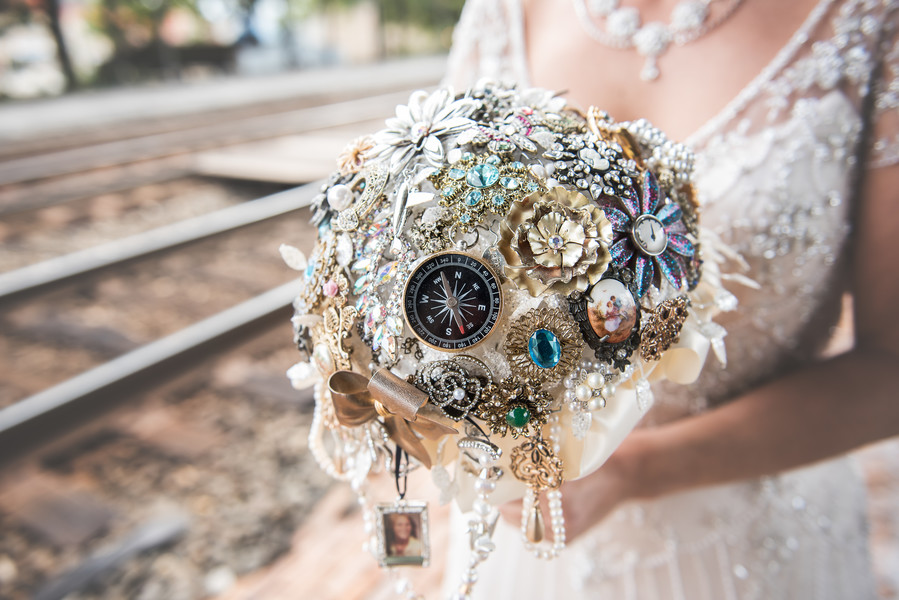 Brooch bouquet