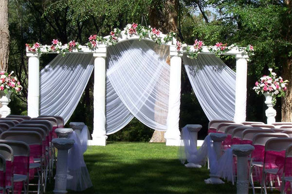 simple beautiful wedding backdrop