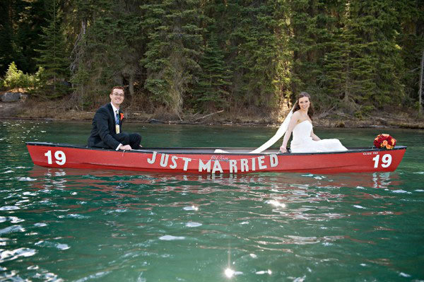 sweet idea for wedding photo on the water