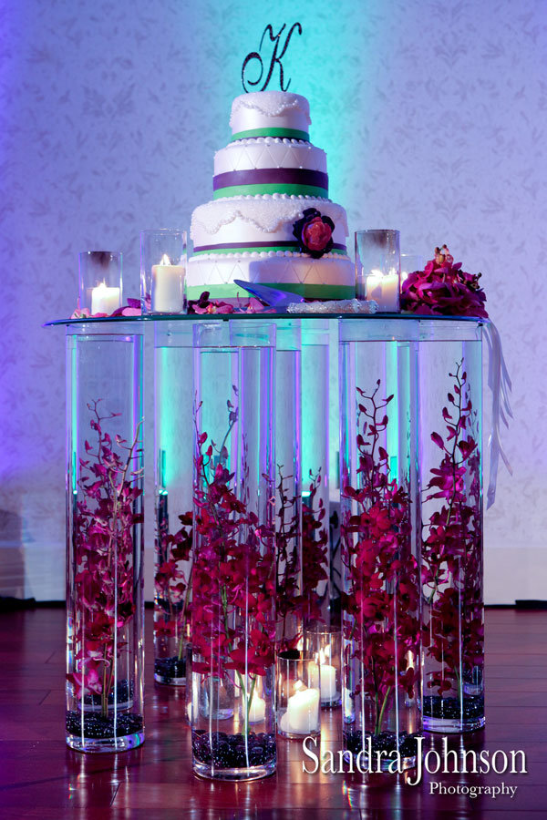 unique wedding cake display