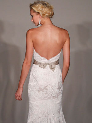 4 Backless Wedding Dress Workout Moves You Can Do at Home