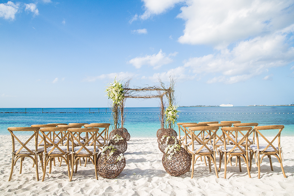 mariage sur la plage du grand hyatt