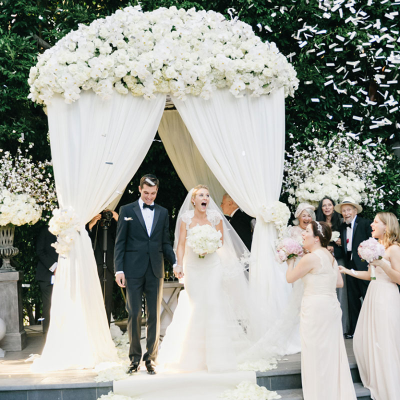 confetti wedding ceremony