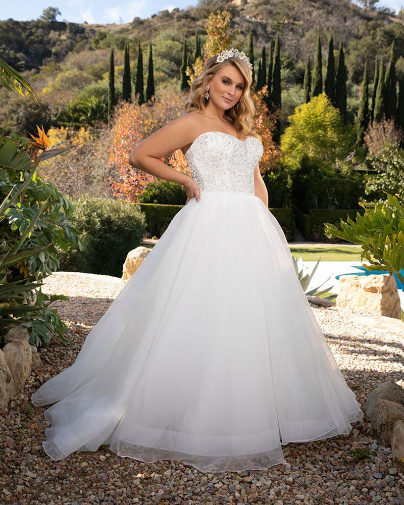 best wedding dress for curves