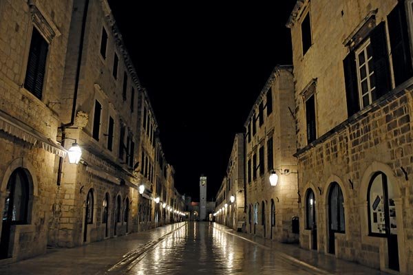 maze like streets in croatia 