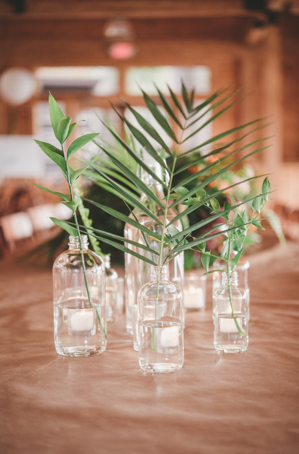 minimalist wedding centerpiece