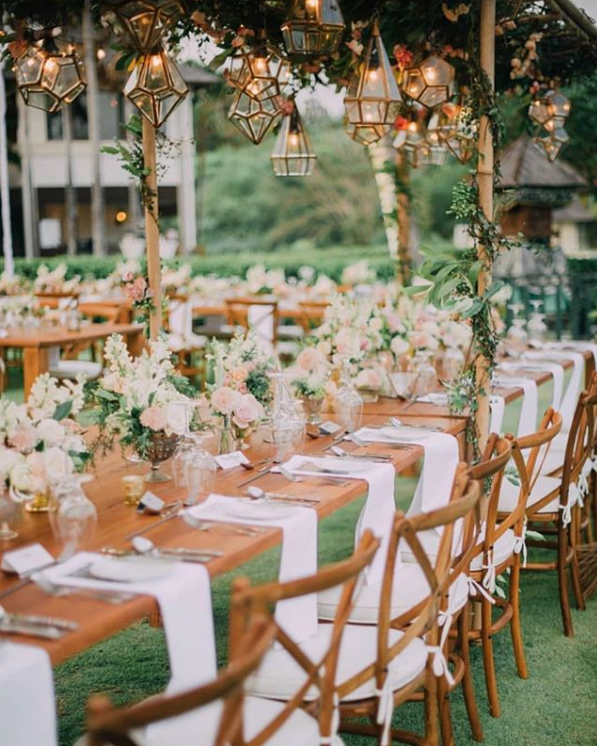 outdoor wedding reception decor