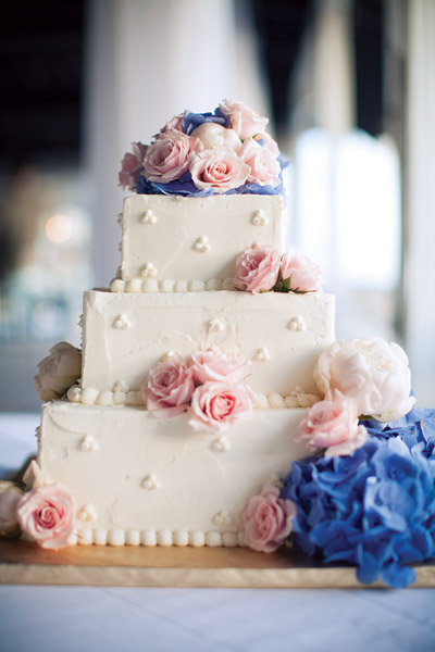 wedding cake with blue and peach roses