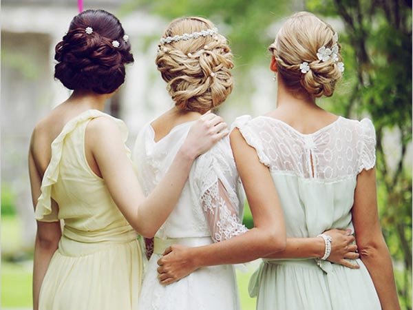 bride and 2 bridesmaids 