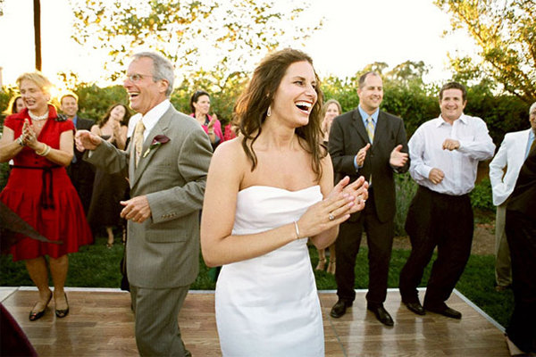 bride and dad dancing at wedding