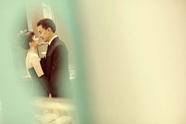 breakfast at tiffanys theme engagement photos