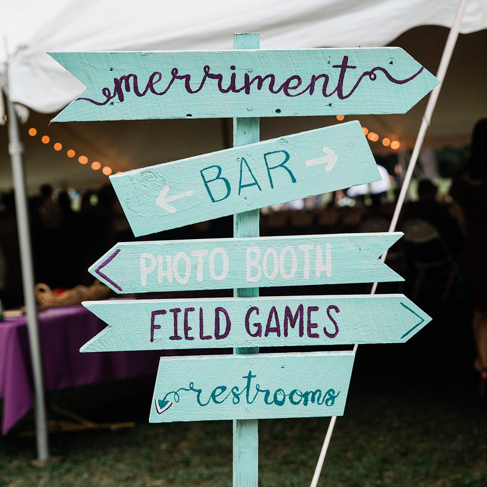 Wedding direction sign