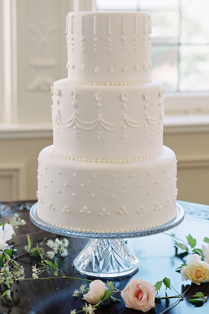 Timeless romance wedding cake