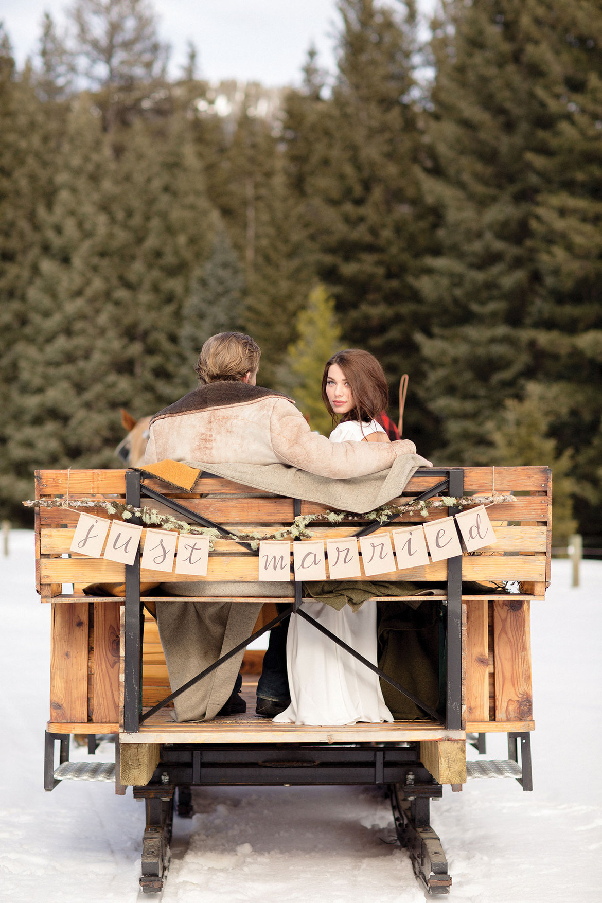 winter wedding sleigh ride sendoff