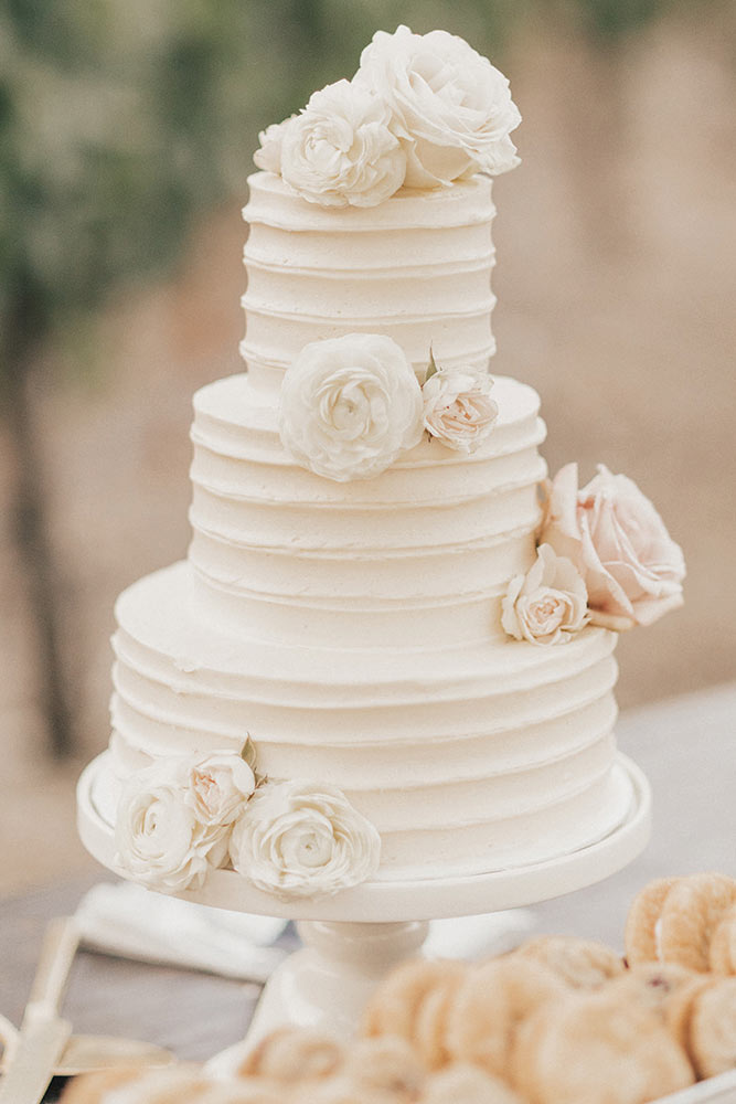 neutral wedding cake