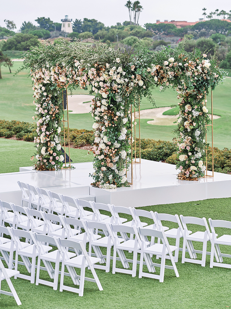 modern outdoor wedding ceremony